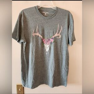 Lincoln Outfitters green deer Antler skull hunting t shirt size womens medium